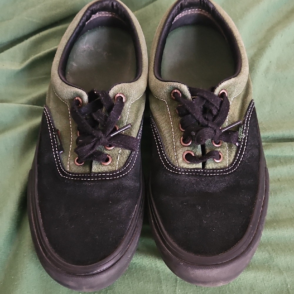 Vans Black and Green Men's Sneakers..Pro Series Men Size 9 Women 10.5 😁